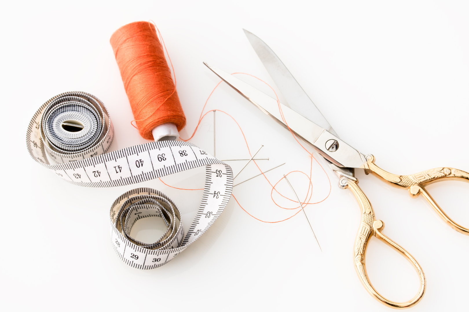 10 outils indispensables pour débuter en couture