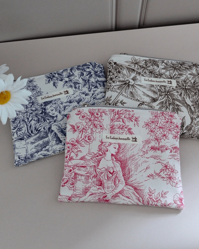 Pochette zippée en toile de Jouy - 3 coloris : bleu, rose et marron