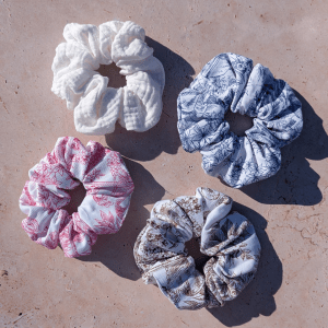 Chouchous en toile de jouy bleu, rose ou marron et double gaze blanche