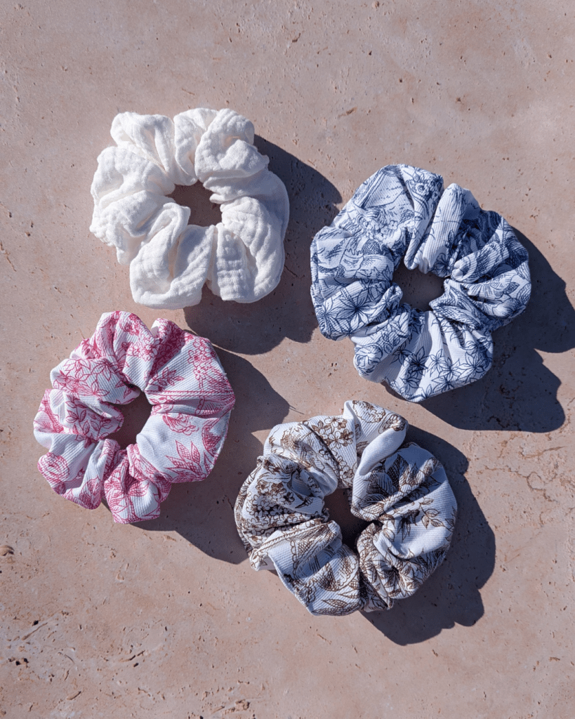 Chouchous en toile de jouy bleu, rose ou marron et double gaze blanche