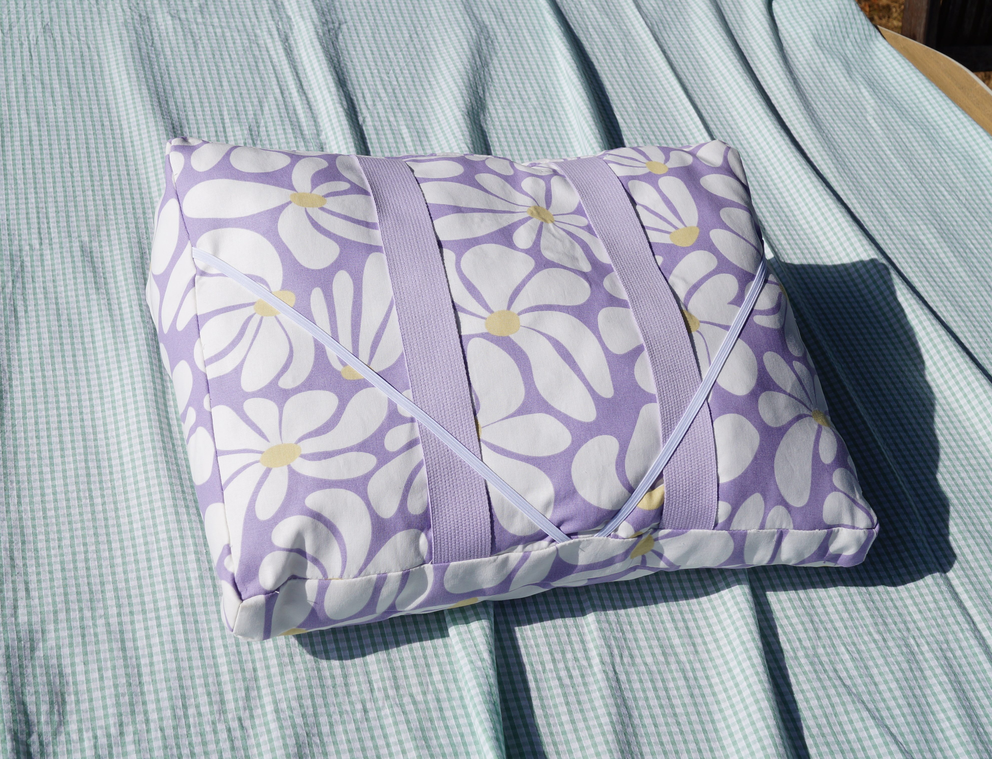 Coussin de lecture - lilas grosses fleurs