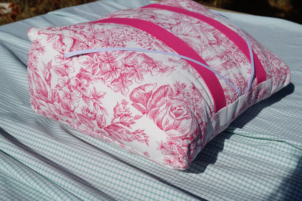 Coussin de lecture - toile de jouy rose